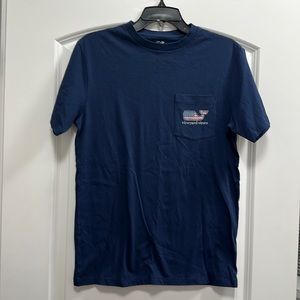Men’s (but can be unisex) USA vineyard vines tee